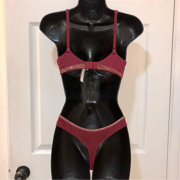 Victoria's Secret Red Bra and Panty Set - Picture 5 of 11